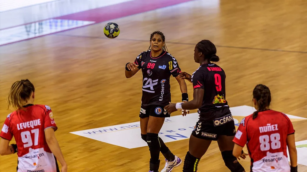 Serbien U20 W deklassiert Angola U20 W: 26:16 in Gruppe B